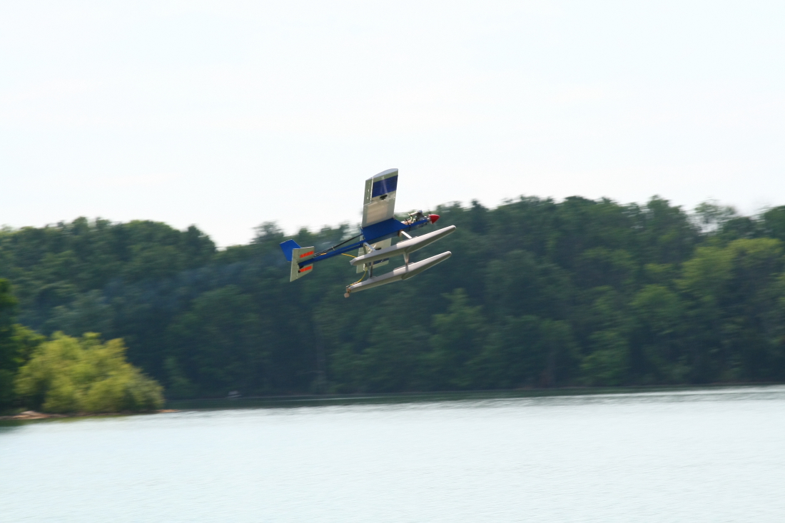 float-fly-20090028