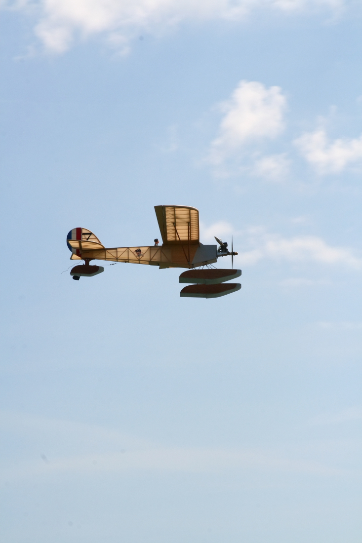 float-fly-20090031