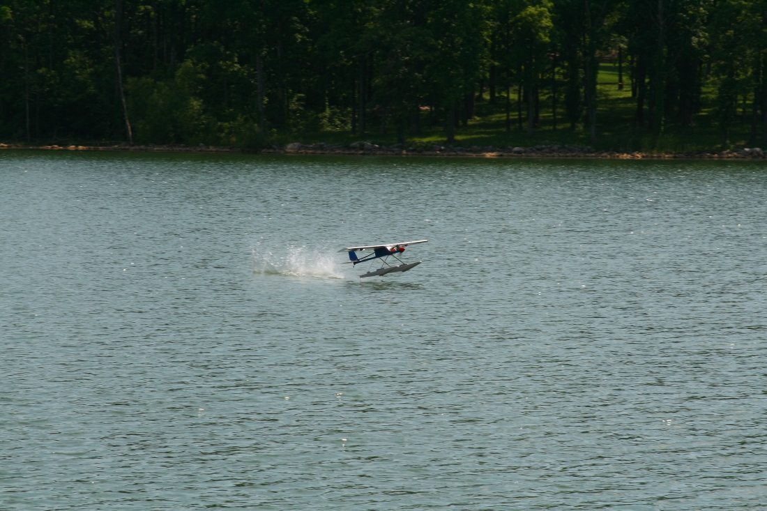float-fly-20090032