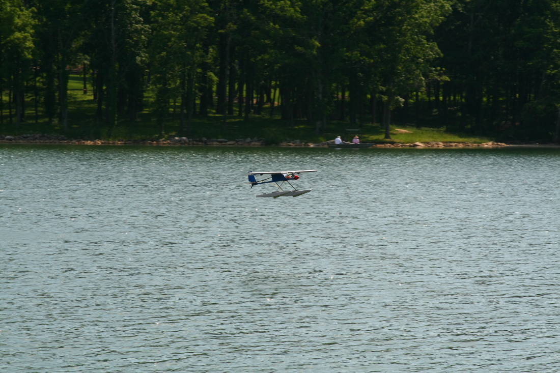 float-fly-20090033