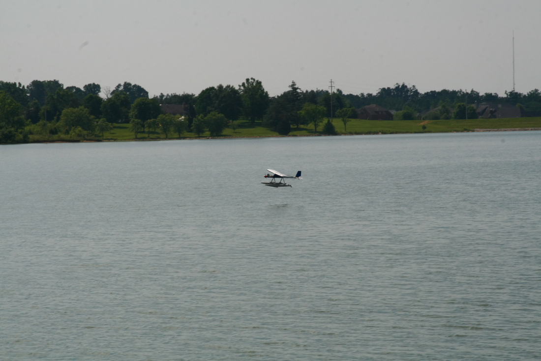 float-fly-20090035