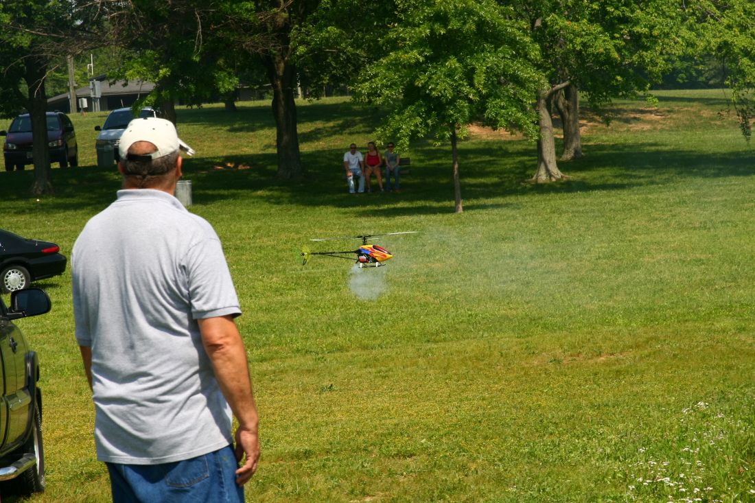 float-fly-20090057