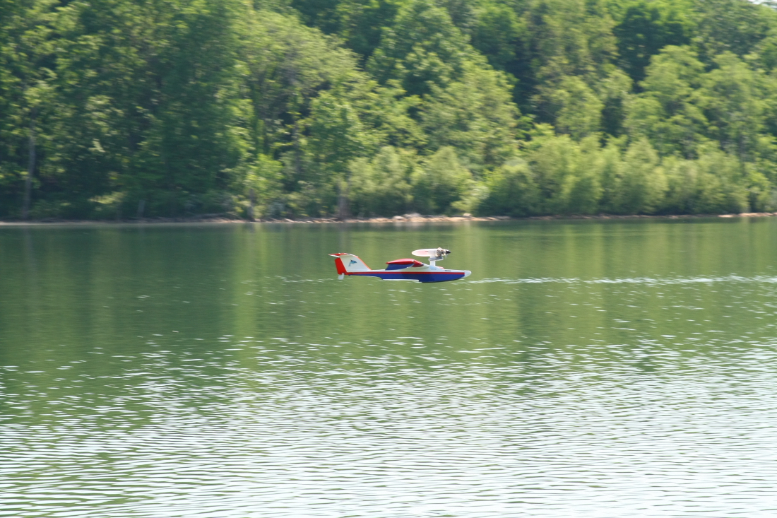 float-fly-20090058