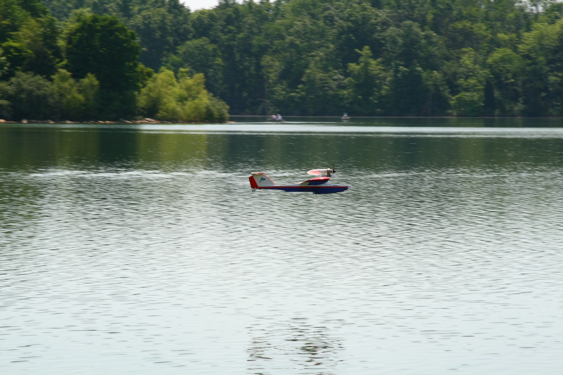 float-fly-20090059