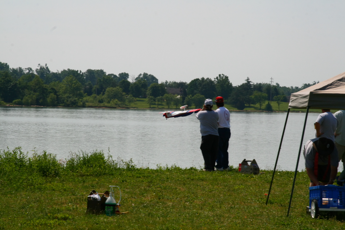 float-fly-20090061