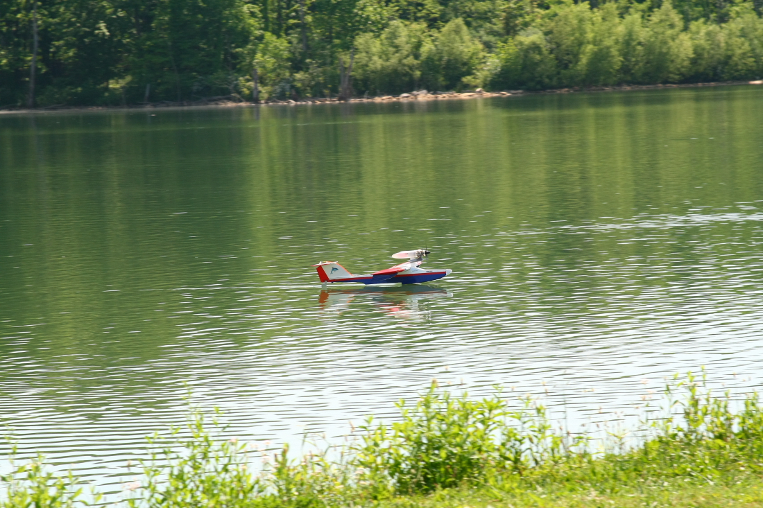 float-fly-20090063