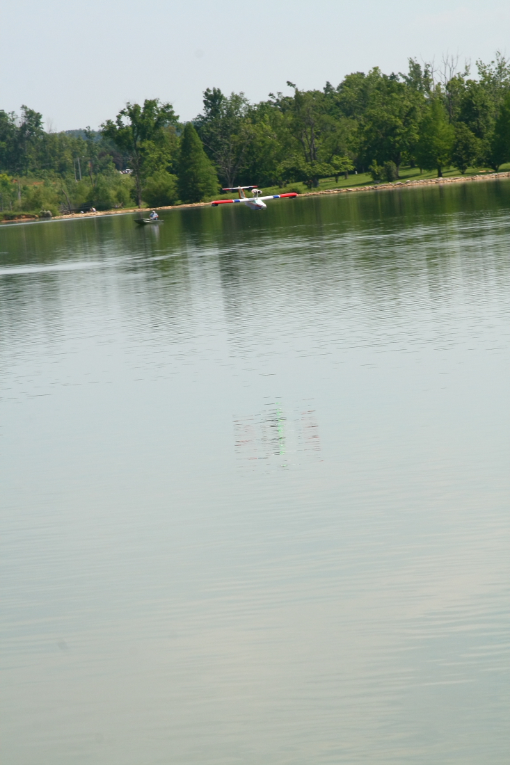 float-fly-20090067