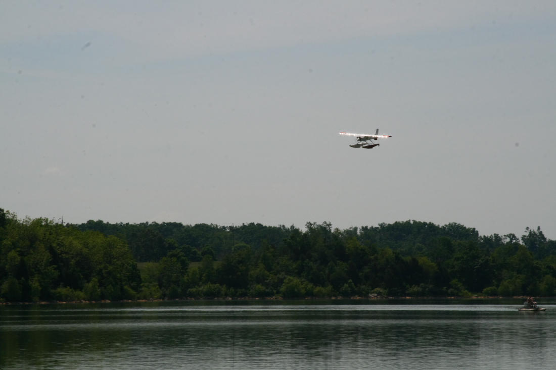 float-fly-20090079
