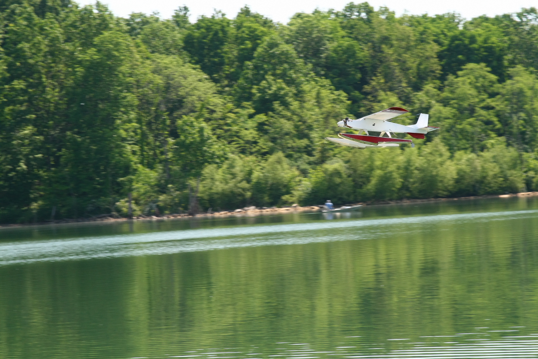 float-fly-20090081