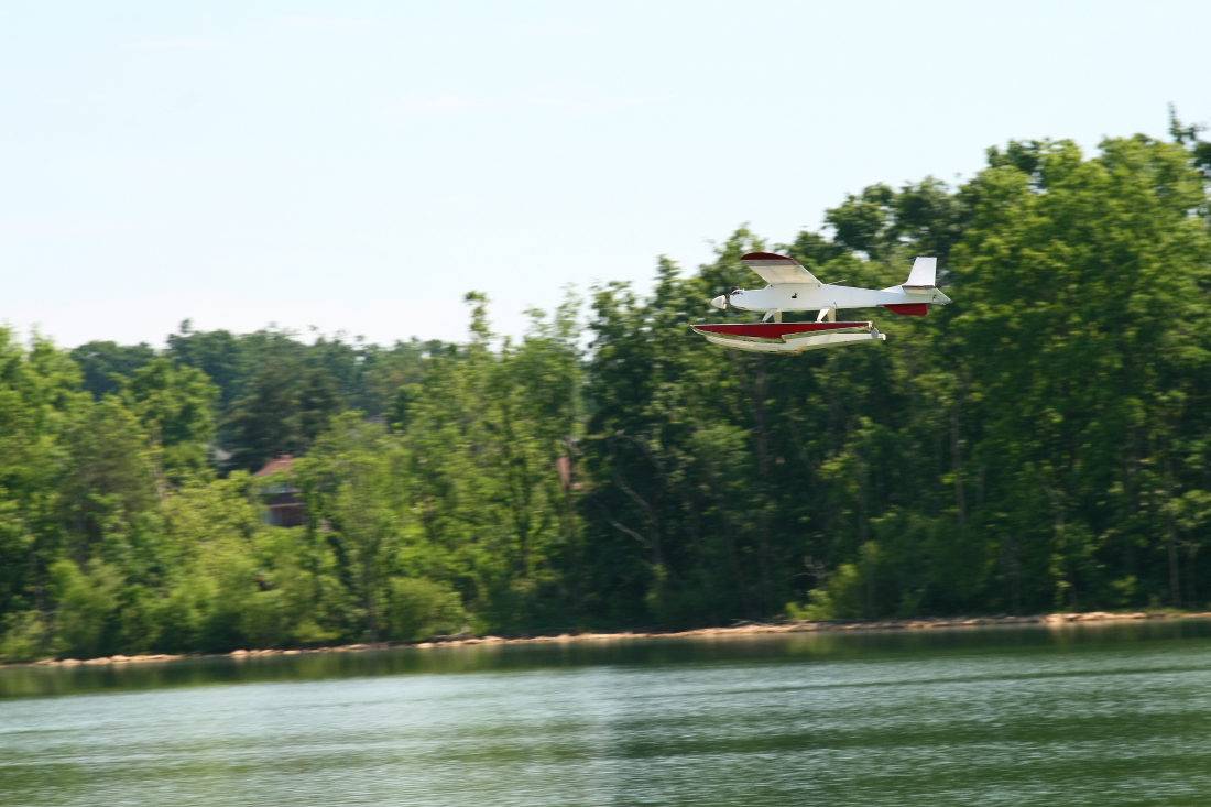 float-fly-20090082