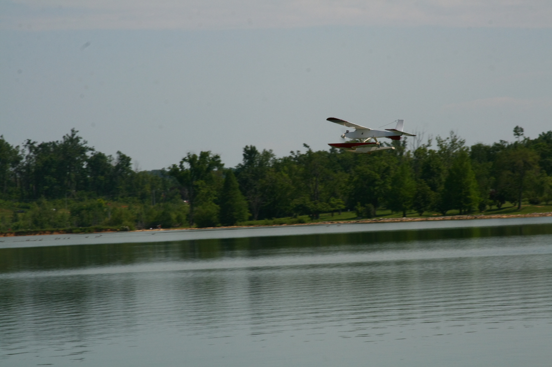 float-fly-20090083