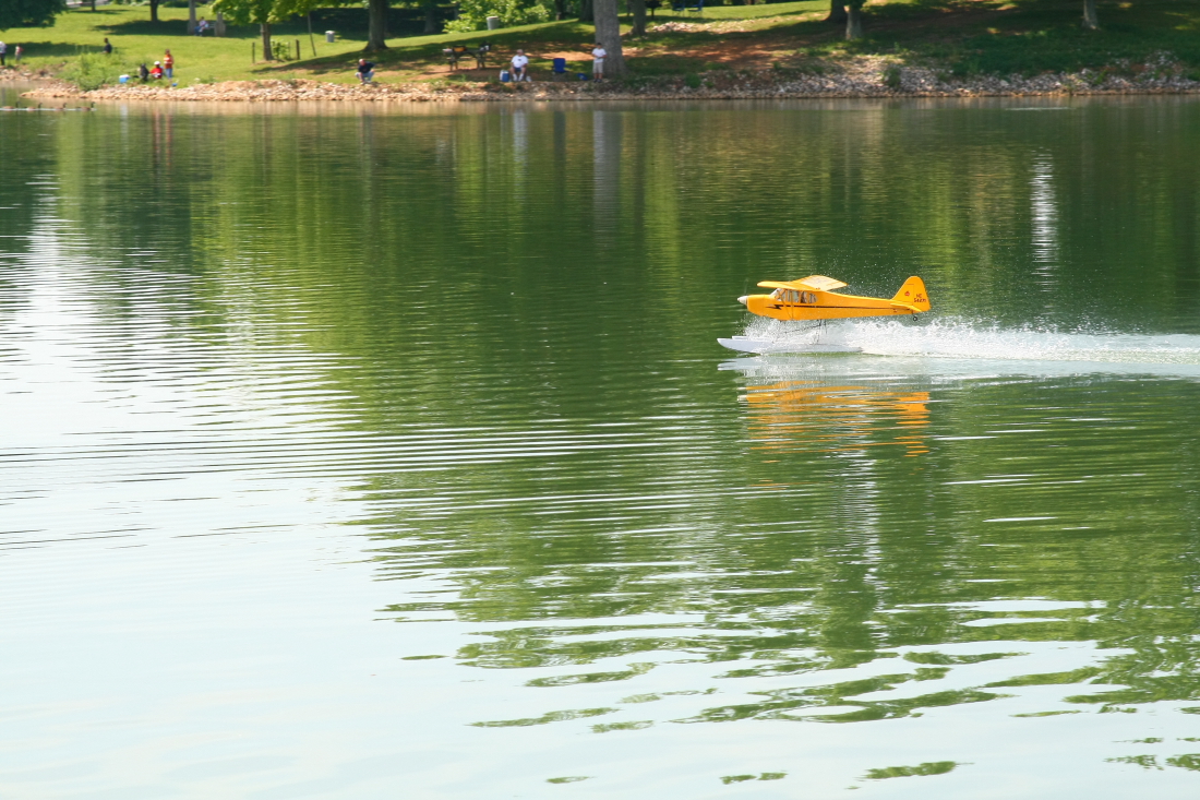 float-fly-20090084