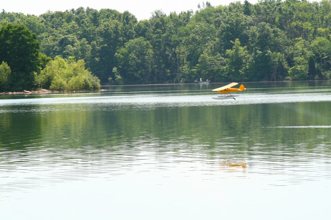 float-fly-20090086