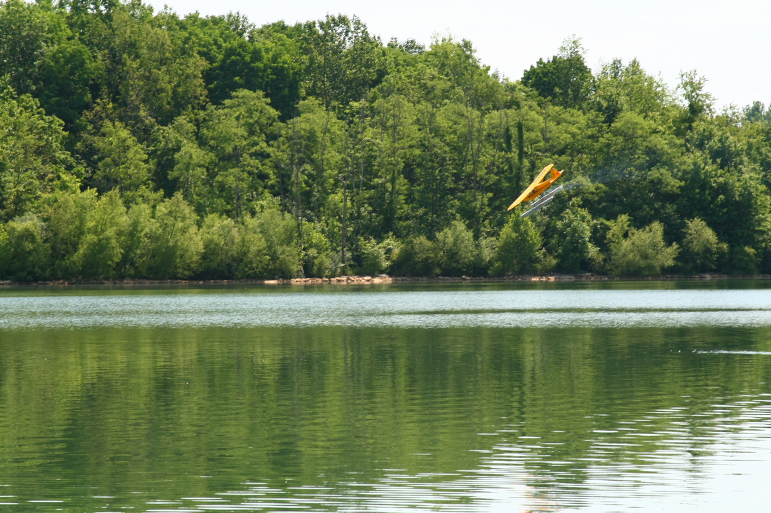 float-fly-20090088