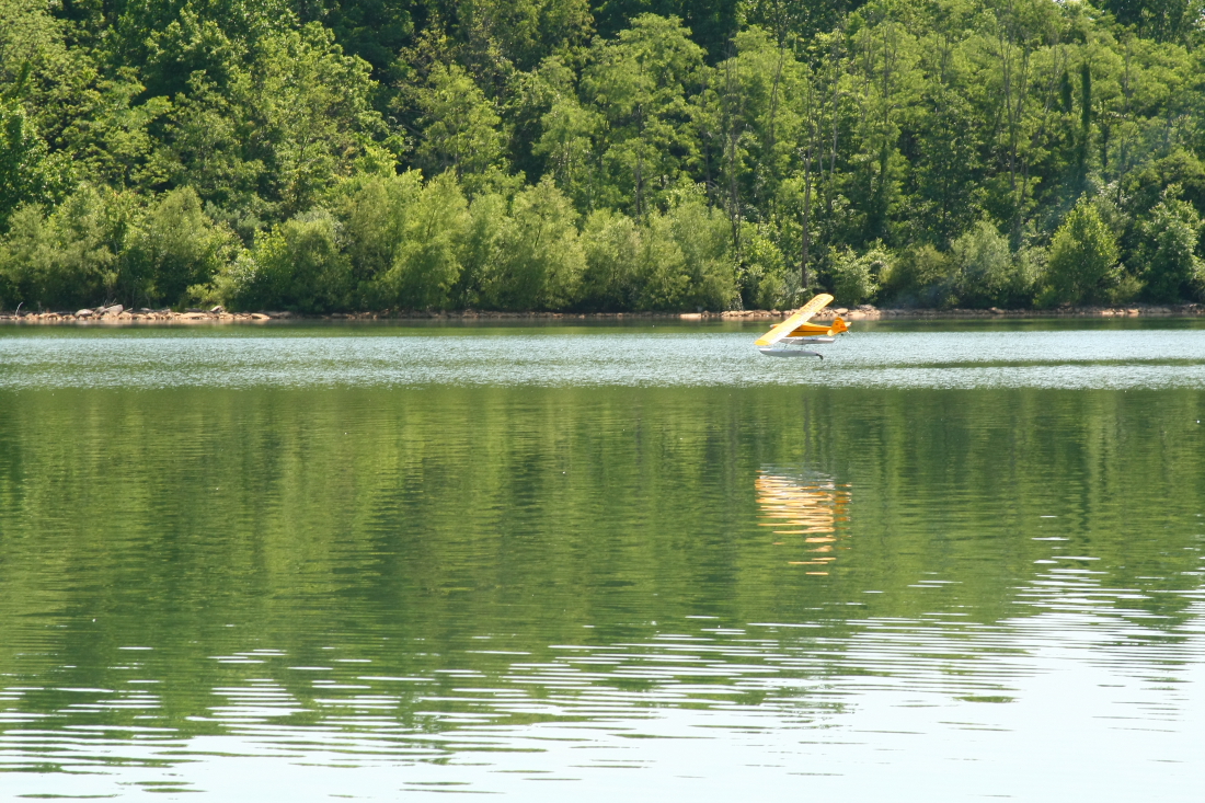 float-fly-20090089