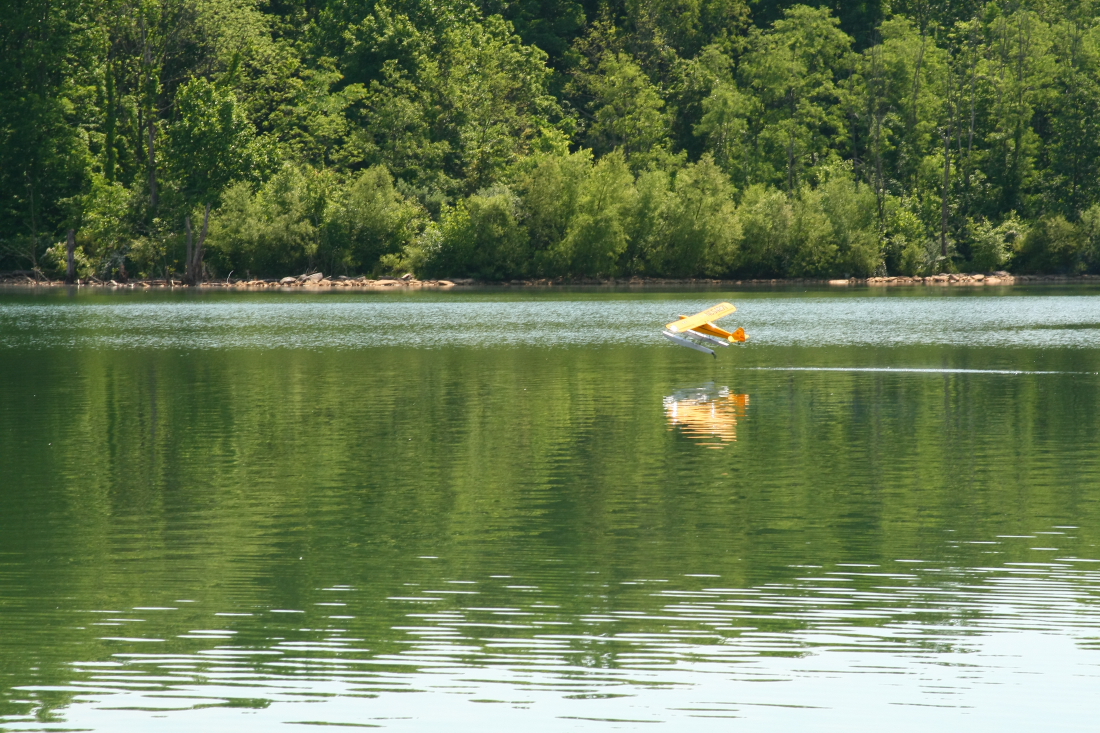 float-fly-20090090