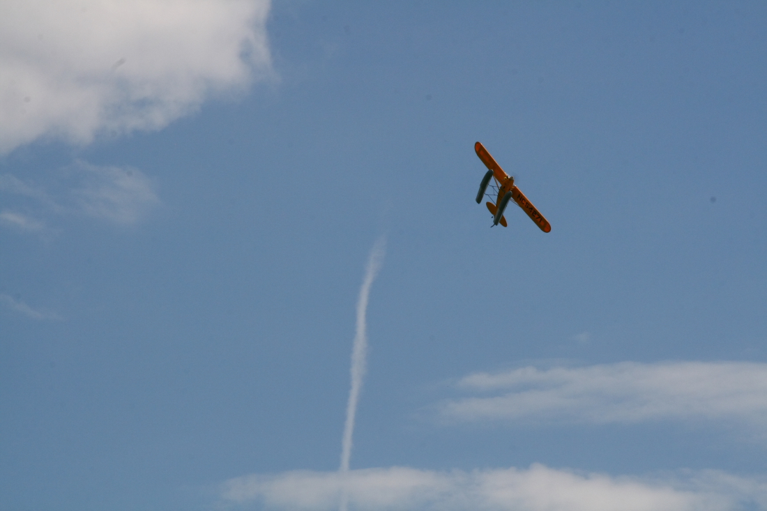 float-fly-20090093