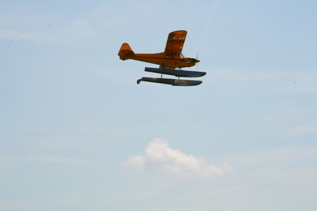float-fly-20090116