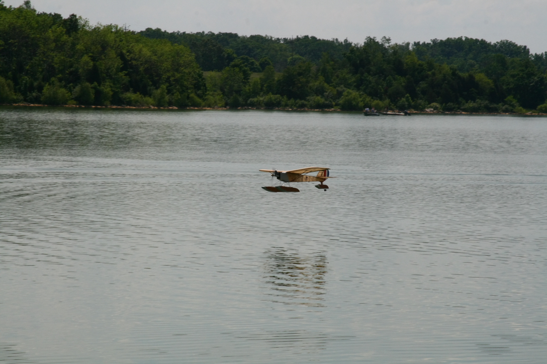 float-fly-20090130