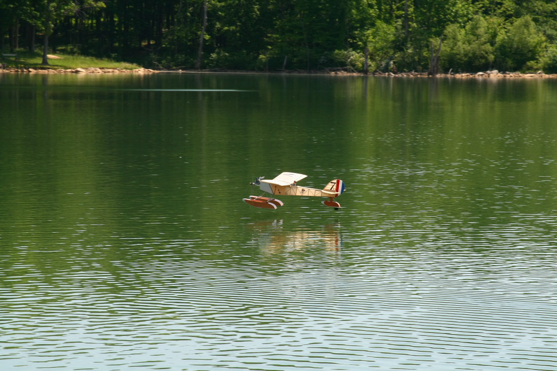 float-fly-20090132