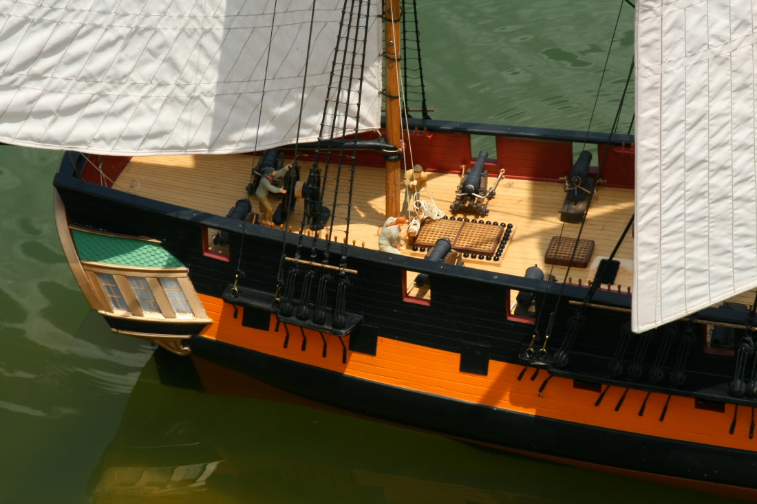 float-fly-20090141
