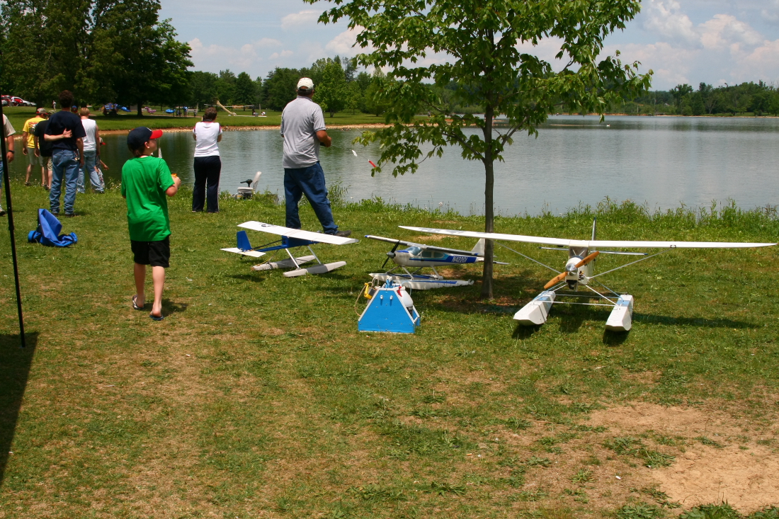 float-fly-20090144